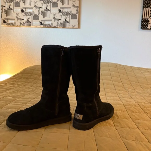 Ugg boots - Picture 2 of 3